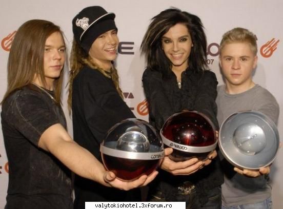 comet - normalll pune'ti si voi poze de la comet din 2005 - TOKIO HOTEL