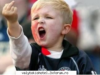 taniuki_u_ki_kiss.............me - ce ma vrei sa zici k asta e frumoasa?sa ia - prezentatzi-va