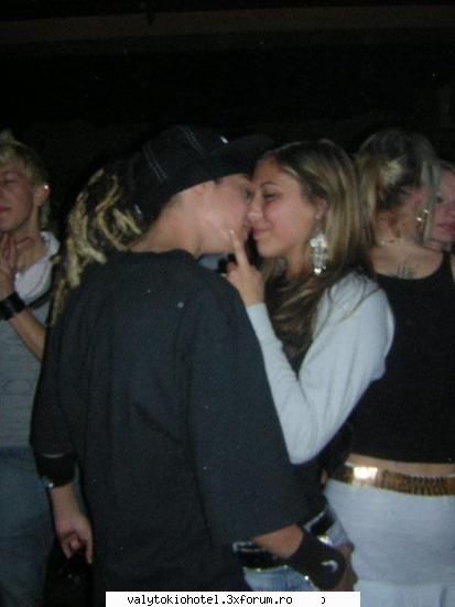 tom si fostele prietene?? - inca una aici aproape ca se pupa pe tipa o cheama - ~~tom~~