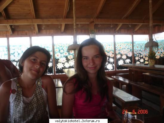 yo deea...luv_billutz_th - alta!:D eu sunt tipa in roz...cu paru lung - prezentatzi-va